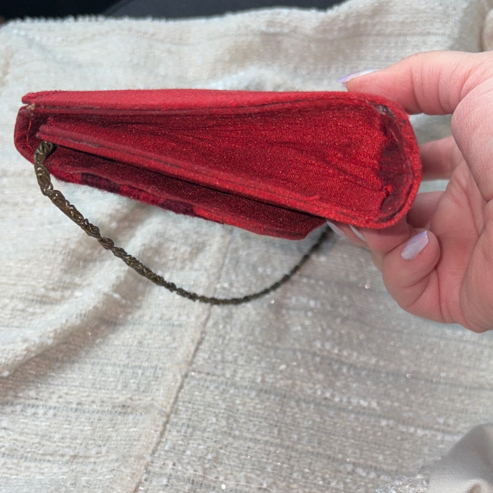 🛑SOLD🛑 Red Floral Embroidered Clutch with Chain Strap - Picture 7 of 11